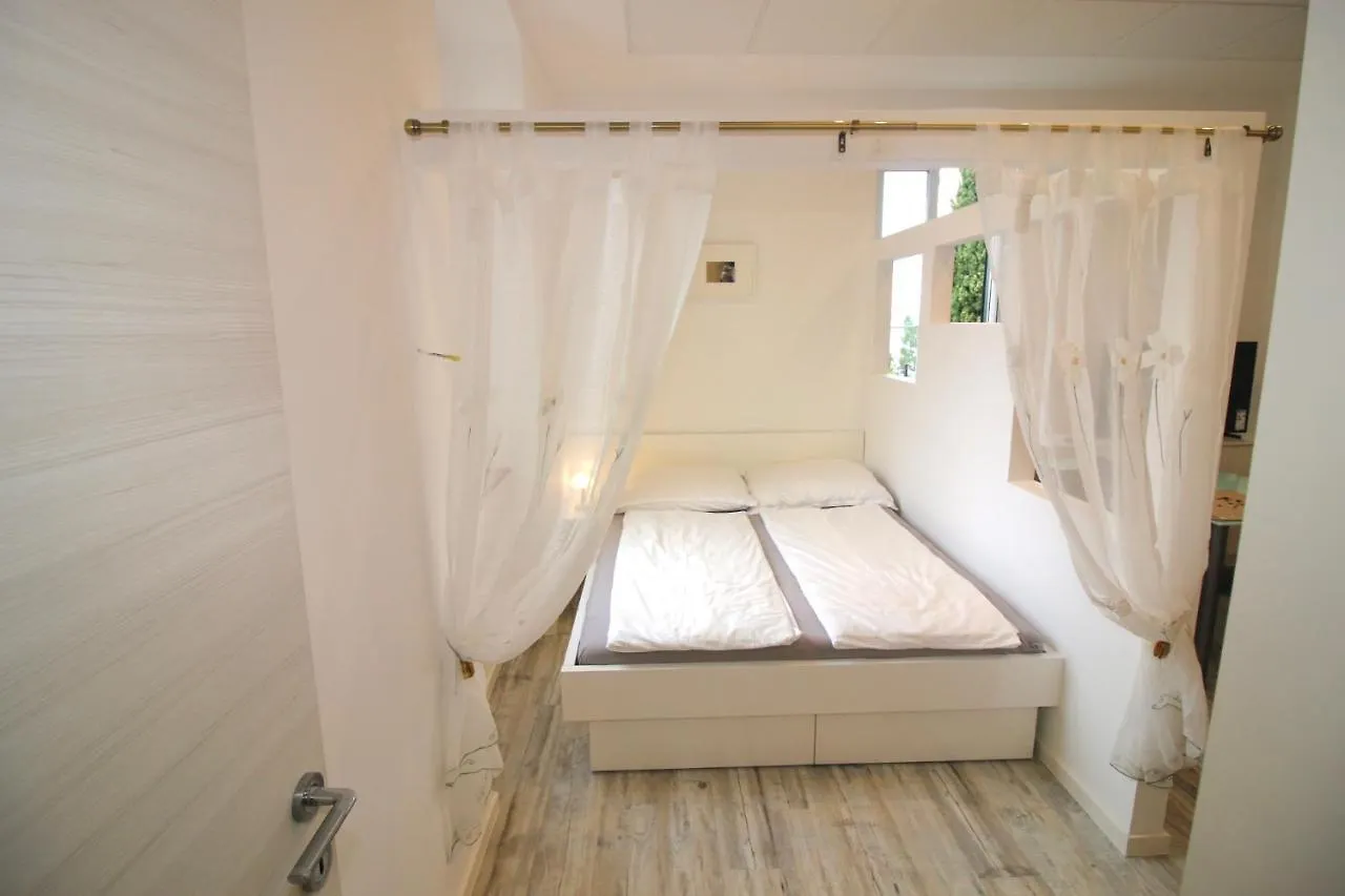 Beach Apartment Sarah Lovran